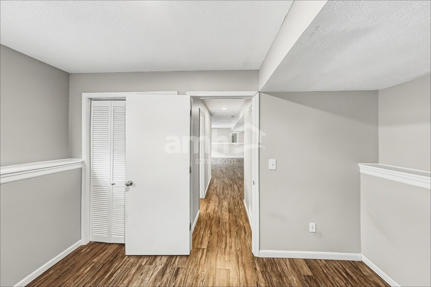 Building Photo - 1701 SE 11th St