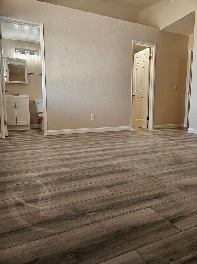 Building Photo - 4 Bedroom Adelanto Home