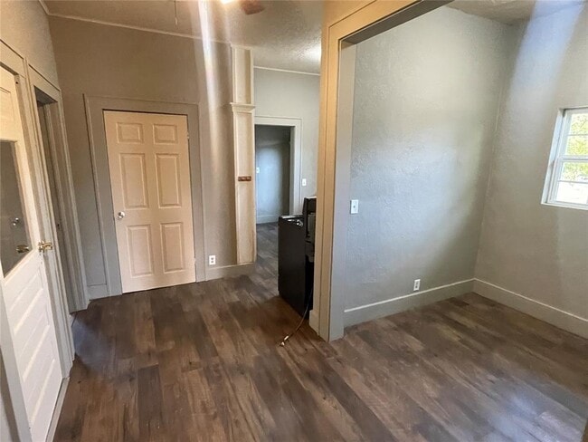 Building Photo - 220 N 8th St