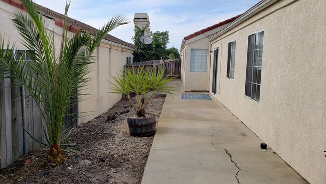 Building Photo - Single Story Orcutt Home In Woodmere Villas