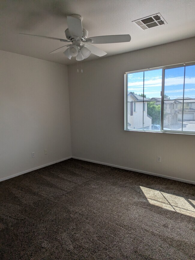 Building Photo - 926 Shades End Ave