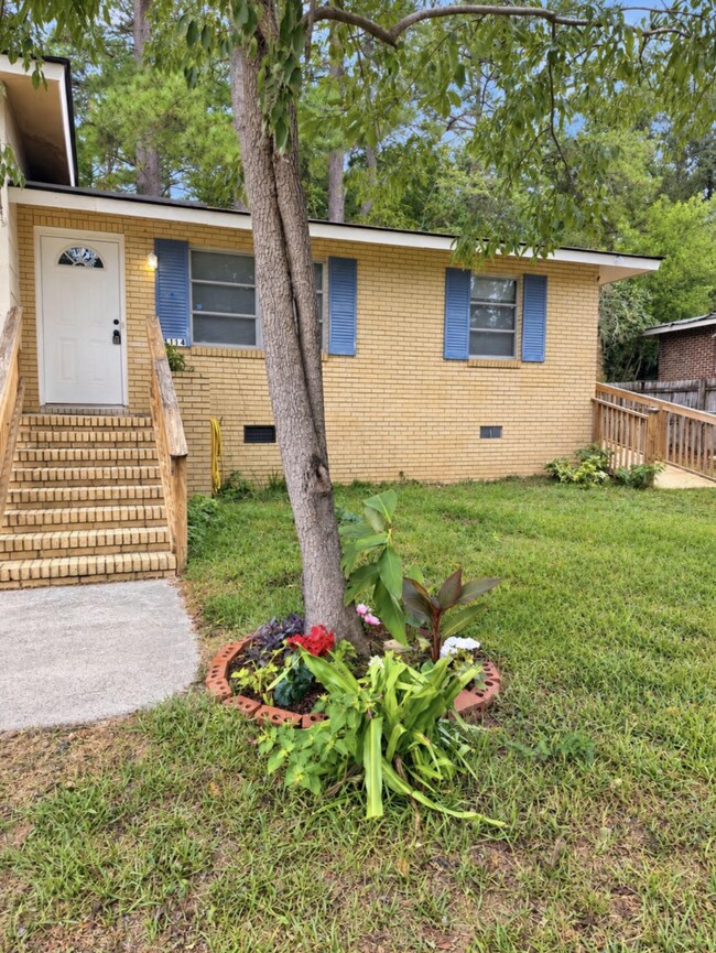 Building Photo - 1114 Terrace Cir