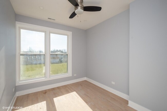 Building Photo - 2724 W Maypole Ave