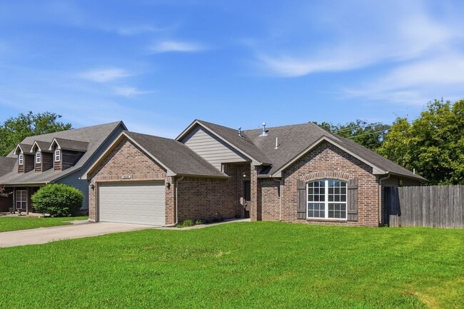 Building Photo - Claremore | 3 Bed | 2 Bath | Large Backyard