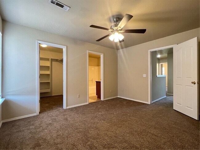 Building Photo - 1682 Willowbrook Dr