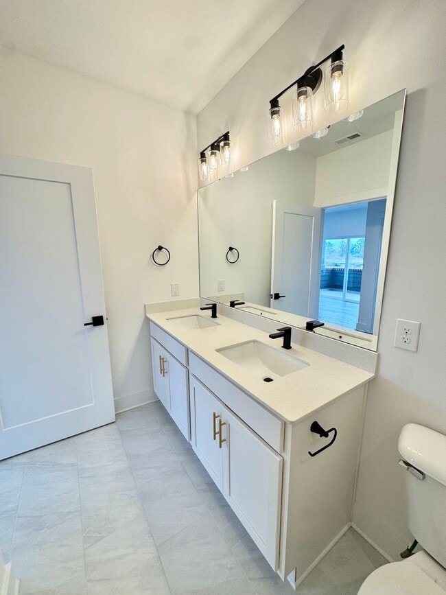 Building Photo - Beautiful NEW 1-Bed, 1- Bath Apartment in Rock Hill!