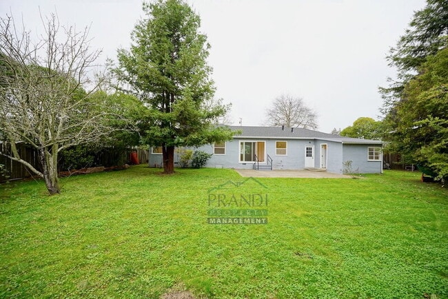 Building Photo - 740 Bradley Ave