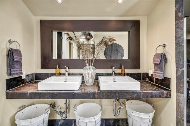 Building Photo - 6702 Elfland Dr
