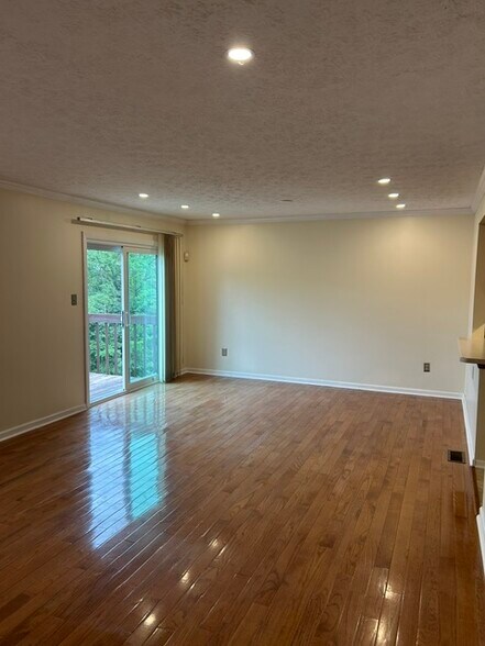 Building Photo - 152 Villa Dr
