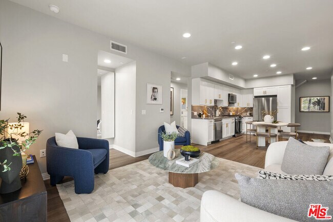 Building Photo - 7428 Santa Monica Blvd