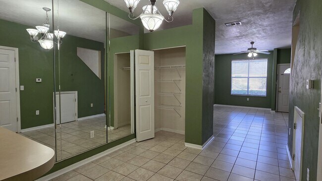Building Photo - FOR RENT 2 bed 2.5 bath Condominium