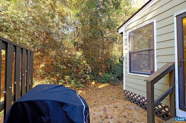 Building Photo - 964 Sutton Ct