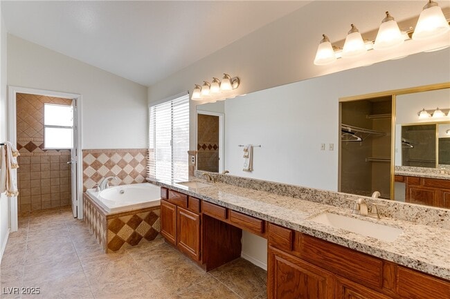 Building Photo - 1517 Kirby Dr