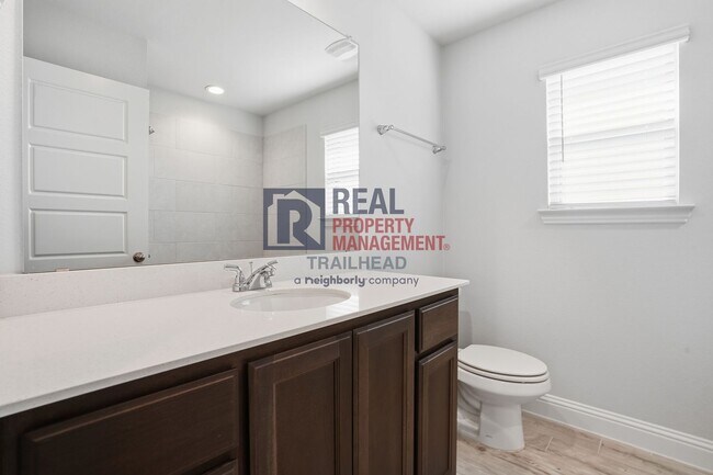 Building Photo - Thoughtfully Designed 4 Bed Home with Elevated Interiors and Lake Views