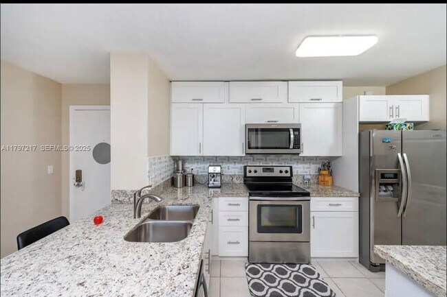 Building Photo - 19999 E Country Club Dr