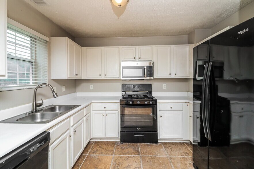 Building Photo - 2991 Heather Lake Dr
