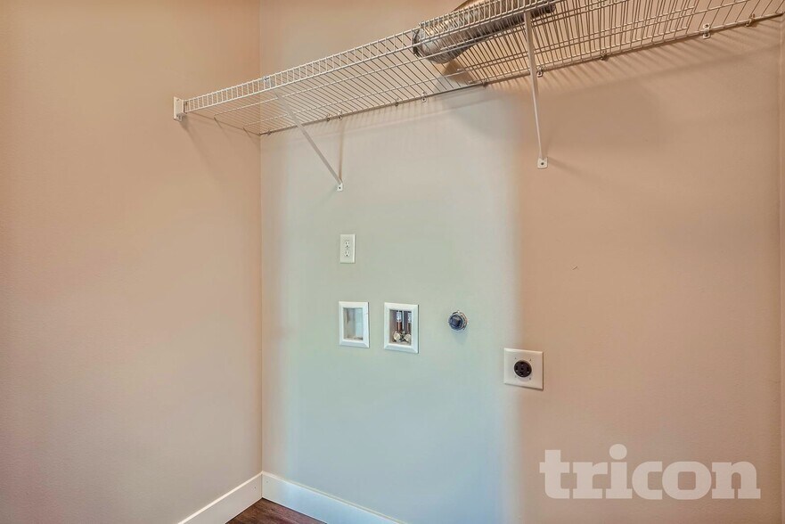 Building Photo - 7615 NE 60th Way