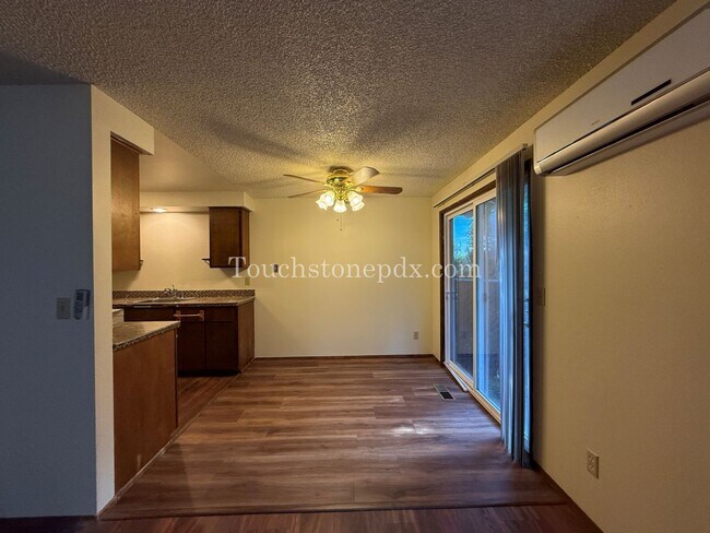 Building Photo - Updated 2BD/1BA Duplex w/ Mini-Split HVAC + Off-Street Parking