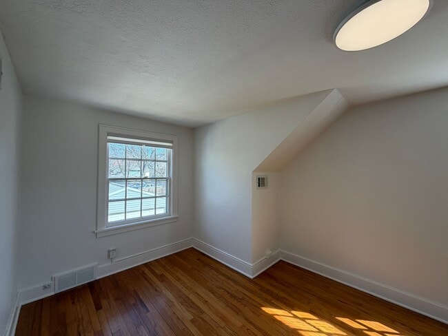 Building Photo - $1,950 | 3 Bedroom, 2 Bathroom House | NO Pets | Available for Immediate Move In!