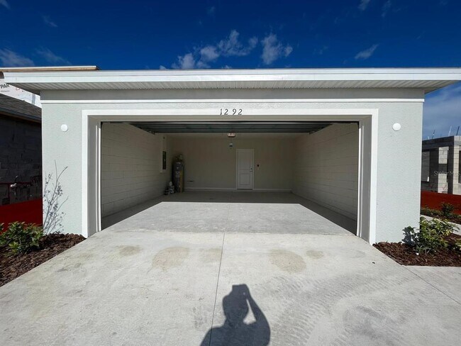 Building Photo - 1289 Regal King Dr