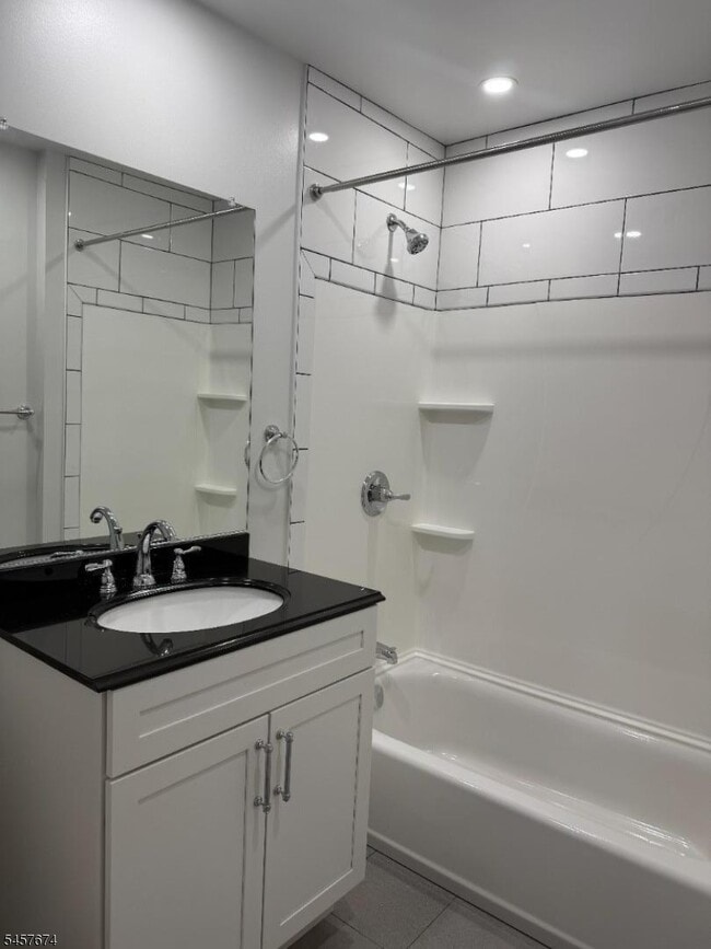 Building Photo - 584 Pompton Ave