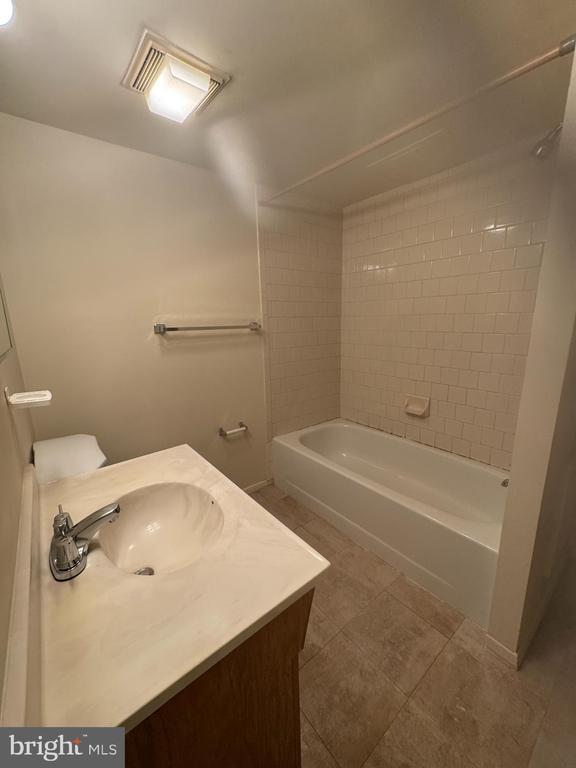 Building Photo - 3621 Seaford Ct