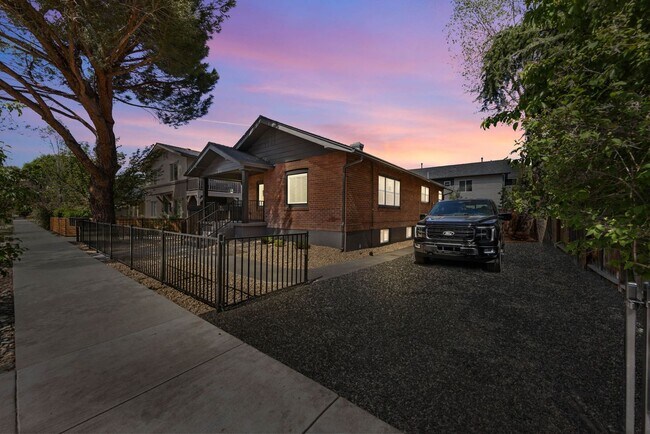 Building Photo - 3 Bed, 2 Bath, 1 Office/Guest - Fully Renovated Midtown Home