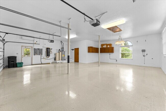 Building Photo - RENT THIS EXTRAORDINARY WATERFRONT HOME