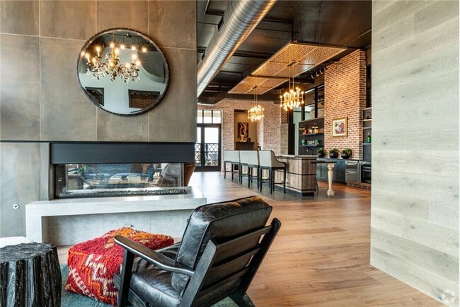 Building Photo - 402 Guadalupe St