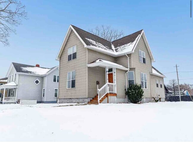 Primary Photo - 625 N Maple Ave