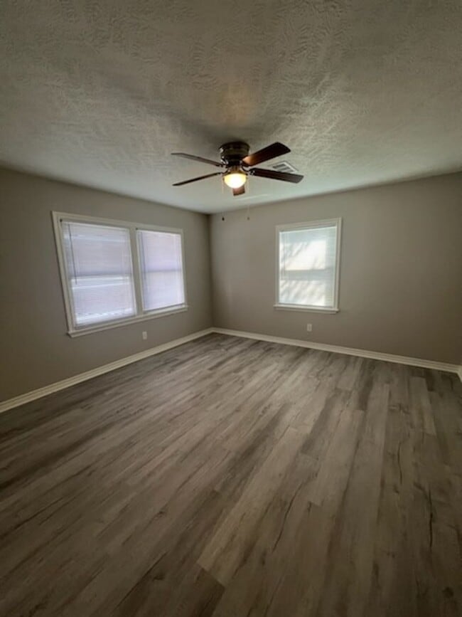 Building Photo - 4510 Clermont Ave