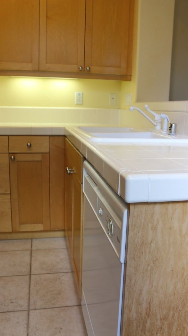 Building Photo - Excellent 2 Bed 2 Bath Town Home