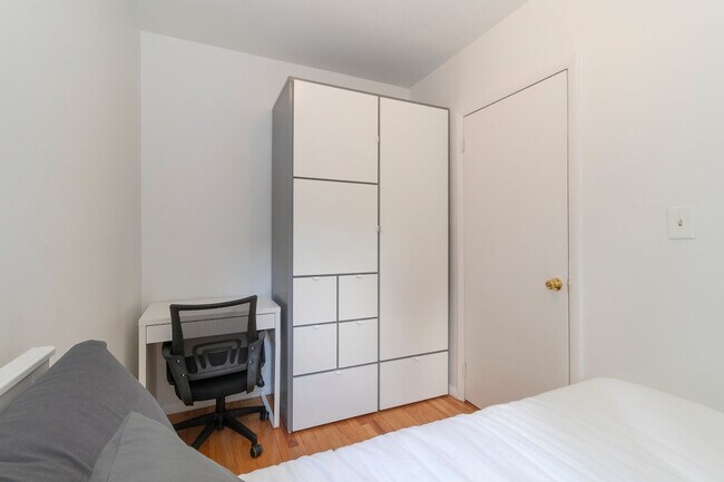 Building Photo - 306-318-318 E 96th St