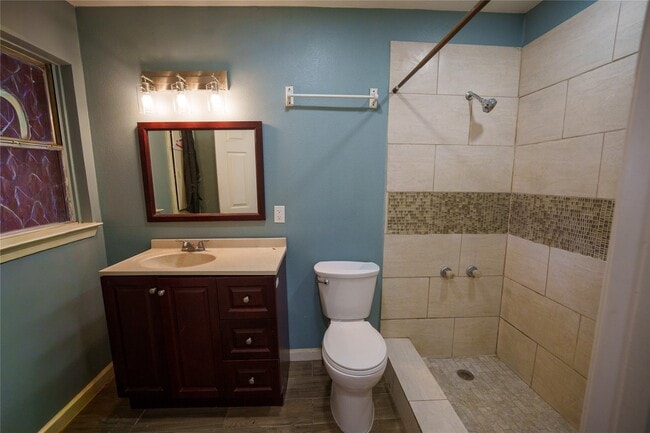 Building Photo - 1904 Edgehill Rd