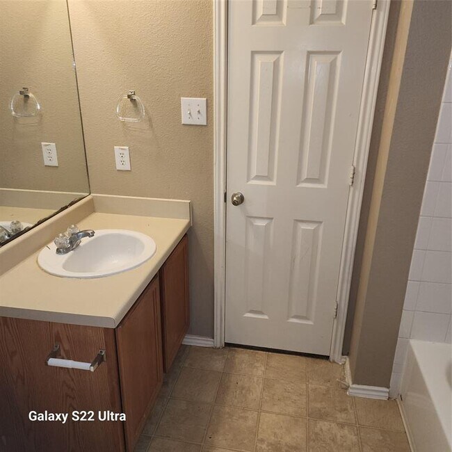 Building Photo - 2341 Bluffstone Dr