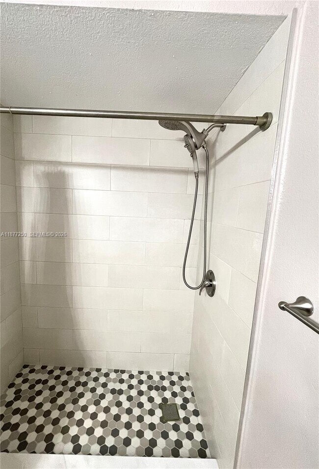 Building Photo - 12760 Vista Isles Dr