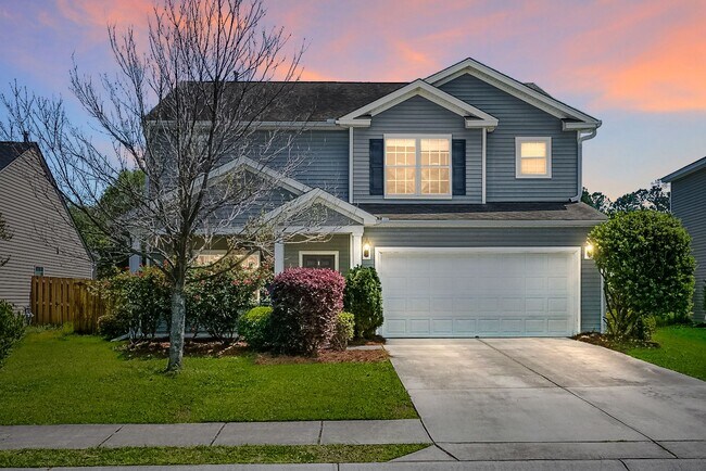 Building Photo - Comfortable Living, 4 BR 2.5 BA Home, Two Car Garage