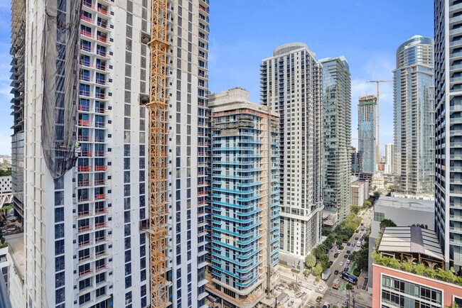 Building Photo - 121 NE 5th St