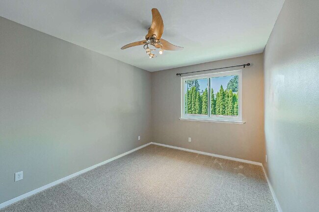 Building Photo - Fantastic location! 2 Bedrooms, 2 Bathroom...