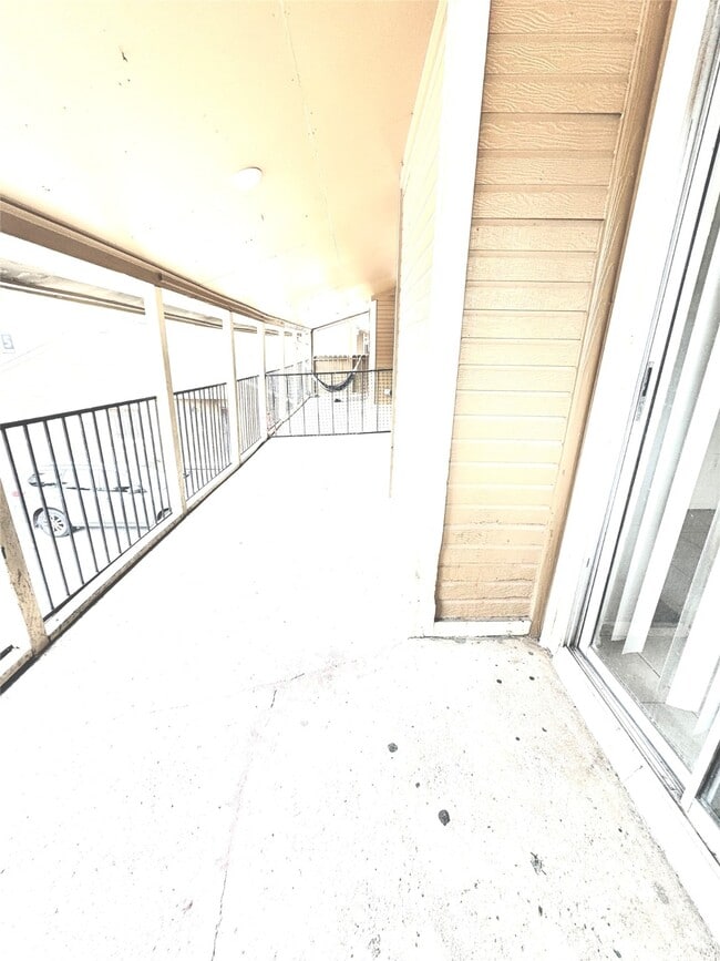 Building Photo - 717 Richcrest Dr