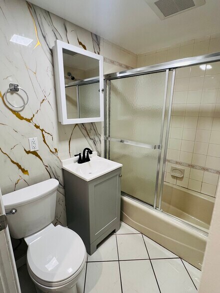 Building Photo - 5 Ridge Rd