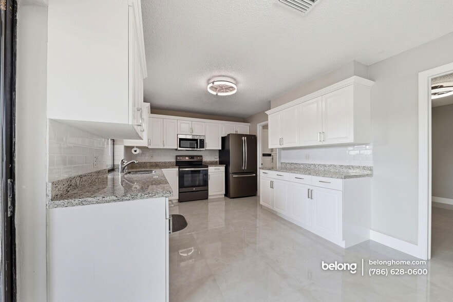 Building Photo - 9460 NW 16th St