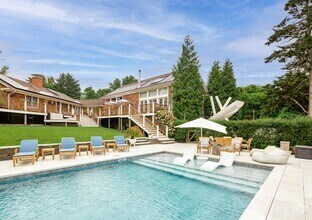 Building Photo - 565 Montauk Hwy