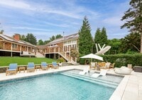 Building Photo - 565 Montauk Hwy