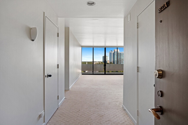 Building Photo - 2575 Peachtree Rd NE