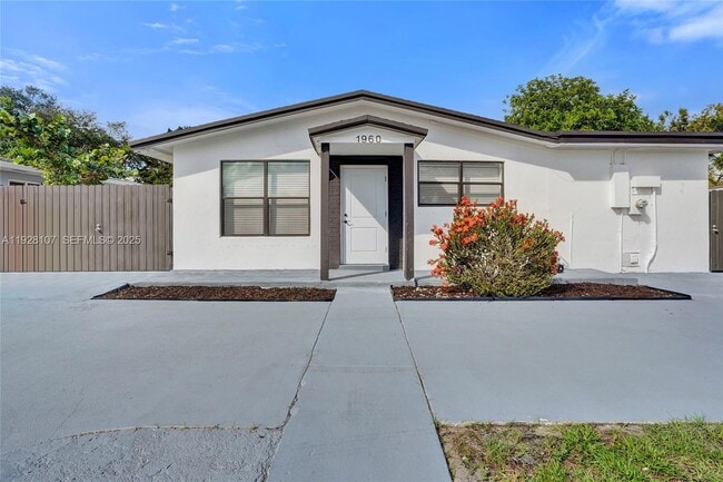 Building Photo - 1960 SW 68th Way