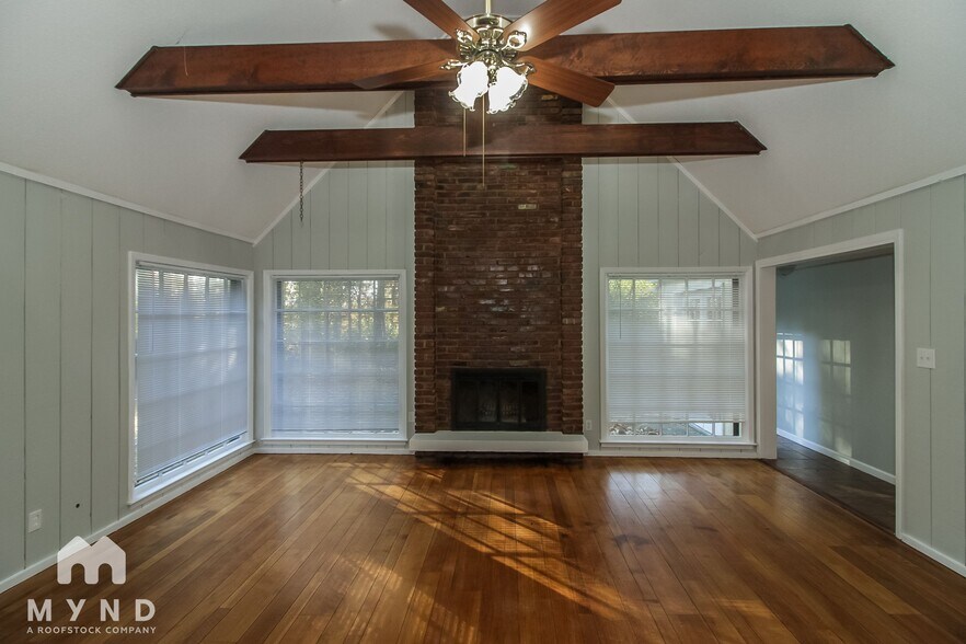 Building Photo - 2201 Montego Dr