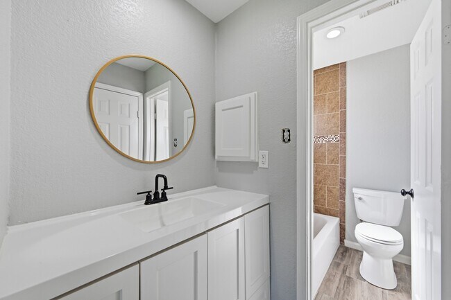 Building Photo - 1805 Whitebriar Dr
