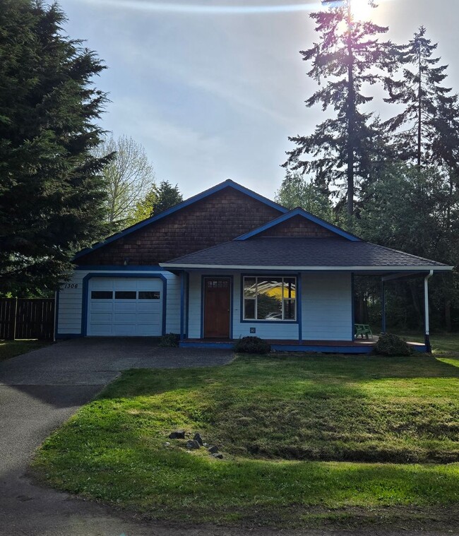 Building Photo - 3 Bed, 2 Bath Craftsman Style Home - Great Location in Port Townsend!