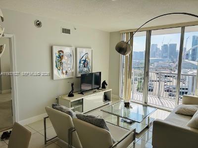 Building Photo - 1750 N Bayshore Dr